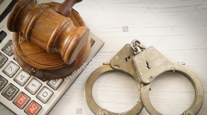 Figuras de pl¨¢stico explicando qui¨¦n es el culpable.